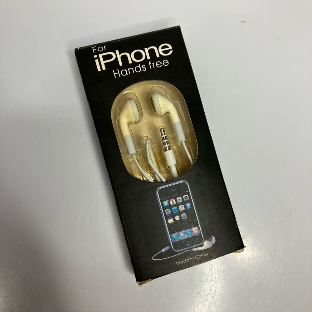 iPhone‎ earbuds plug in style